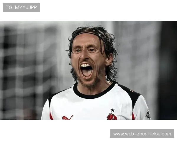 特写:39岁的莫德里奇替补登场稳定军心,赛后获全场球迷起立鼓掌 特写:39岁的莫德里奇替补登场稳定军心,赛后获全场球迷起立鼓掌