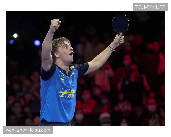 特写：输球后，莫雷加德独自在场边加练发球半小时