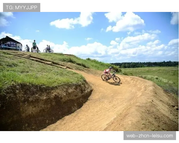 荣县项目一期建设3条专业速降赛道、1条4000米XC越野赛道、1个自行车技巧乐园